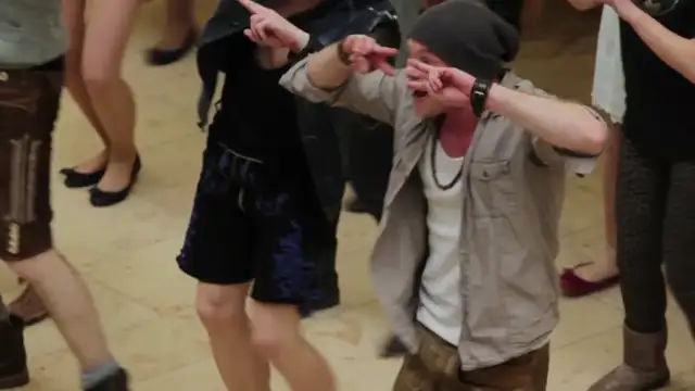 voXXclub - ''Rock mi'' Flashmob in den Riem Arcaden in München