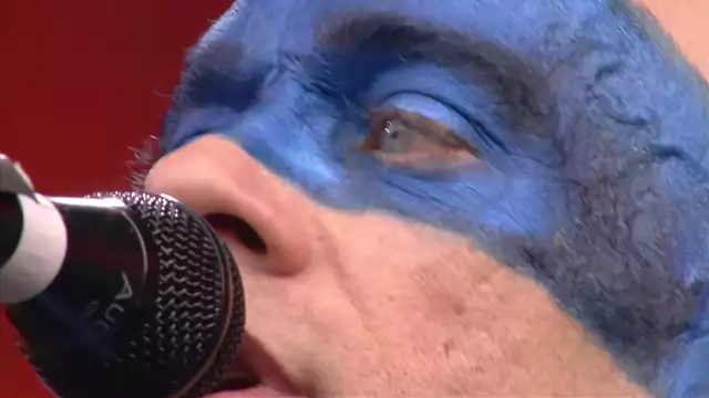 R.E.M. - Everybody Hurts (Live 8 2005)