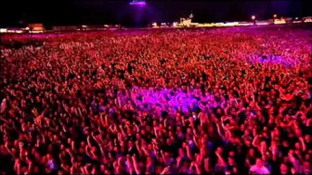 Robbie Williams - She´s the one ( Live at Knebworth )