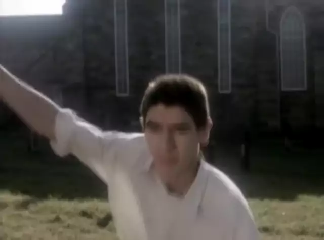 Simply Red - Holding Back The Years (Official Video)