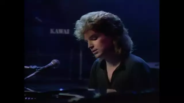 Richard Marx - Right Here Waiting (Official Music Video)