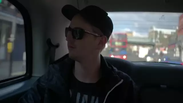 Robin Schulz - Sun Goes Down feat. Jasmine Thompson (Official Video)
