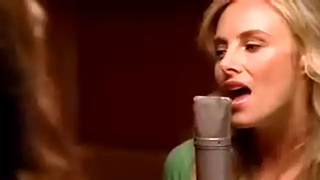 Wilson Phillips ''Go Your Own Way'' 2004 -Video
