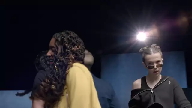 Maroon 5 - Girls Like You ft. Cardi B (Official Music Video)