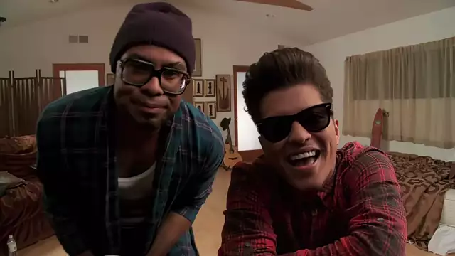 Bruno Mars - The Lazy Song (Official Music Video)