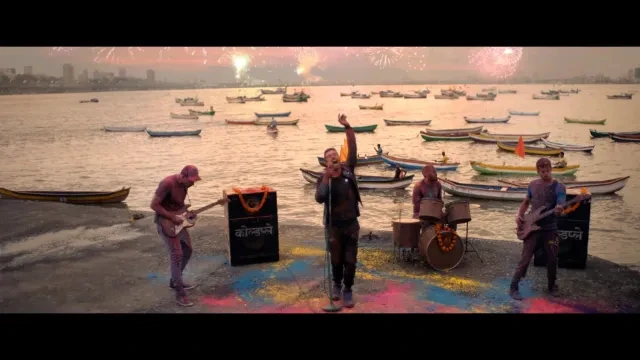 Coldplay - Hymn For The Weekend (Official Video)