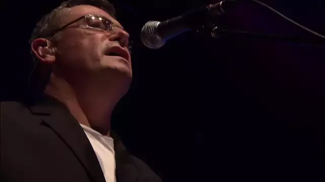 Chris de Burgh - Sailing Away (Live Official)