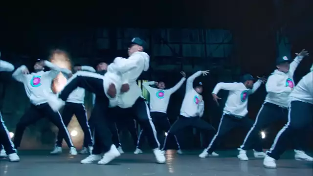 Daddy Yankee & Snow - Con Calma (Video Oficial)