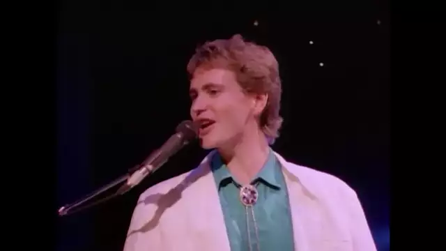 Dire Straits - Walk Of Life (Official Music Video)
