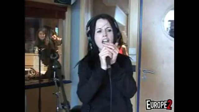 Dolores O'Riordan - Go your own way (Live on Europe2)