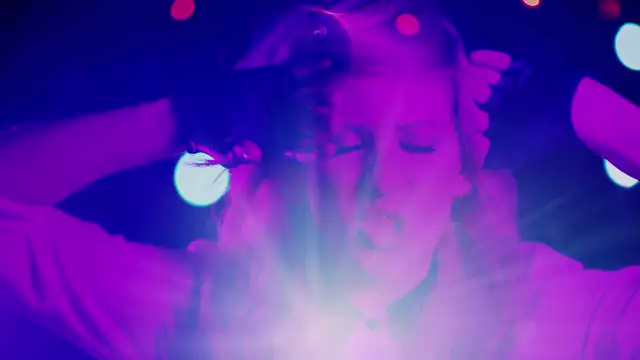 Ellie Goulding - Lights (Official Video)