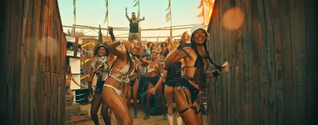 Farruko - Pepas (Official Video)