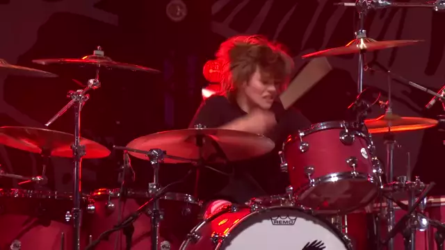 Foo Fighters ft. Shane Hawkins Perform ''My Hero'' | MTV