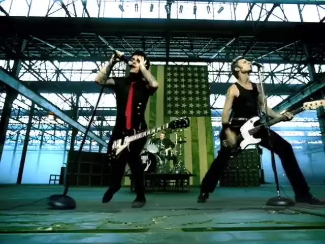 Green Day - American Idiot [Official Music Video]