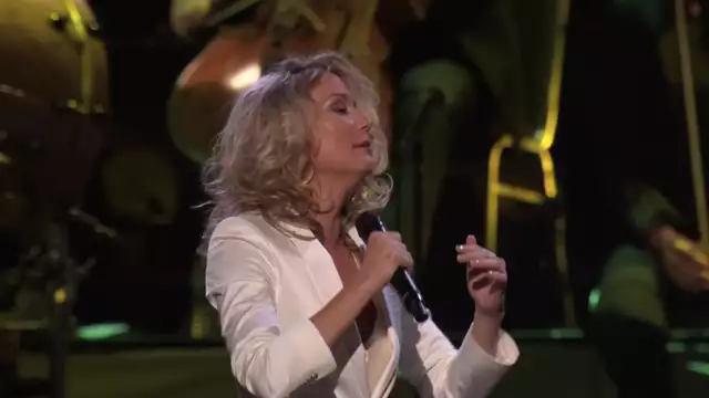 Josh Groban and Jennifer Nettles - 99 Years [Official Live from Madison Square Garden]