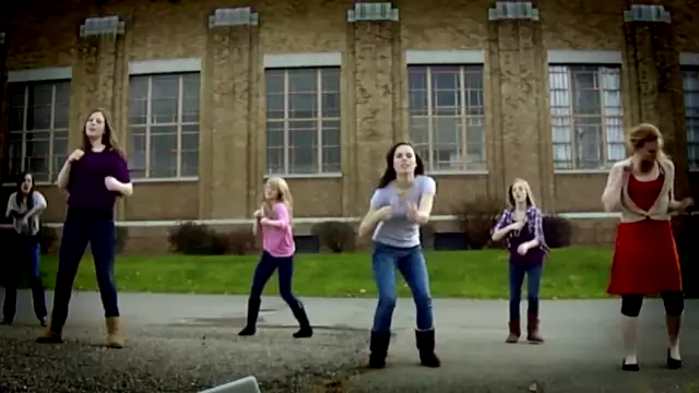 Kelly Clarkson - Stronger (What Doesn't Kill You) [Official Video]