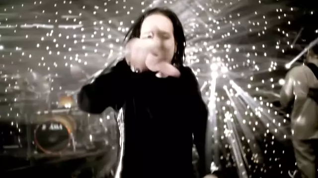 Korn - Freak On a Leash (Official HD Video)