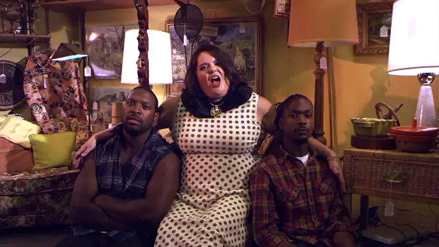 MACKLEMORE & RYAN LEWIS - THRIFT SHOP FEAT. WANZ (OFFICIAL VIDEO)