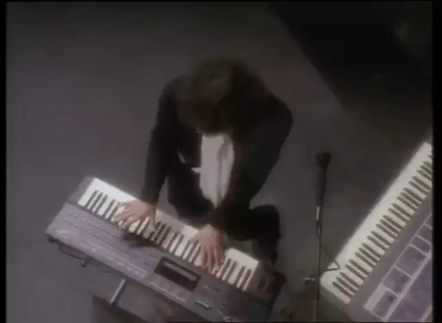 Mike + The Mechanics - The Living Years (Official Video)