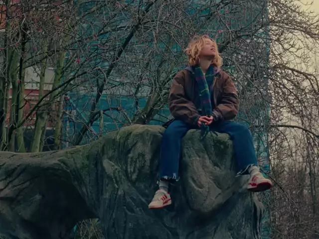 Noel Gallagher's High Flying Birds - Easy Now (Official Video)